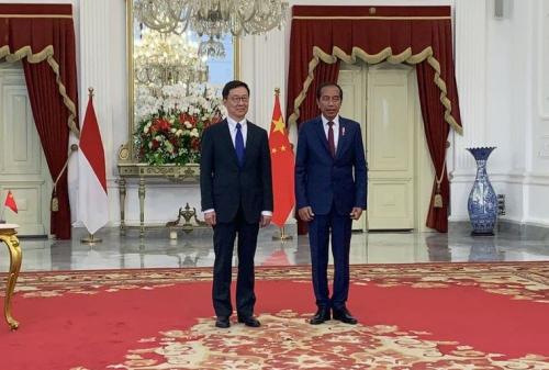 Sehari Sebelum Akhiri Masa Jabatan, Jokowi Terima Wapres China di Istana Merdeka