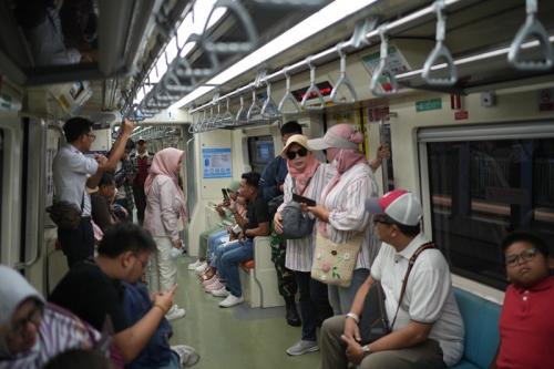 Berlakukan Tarif Rp1 saat Pelantikan Prabowo, Penumpang LRT Jabodebek Melonjak