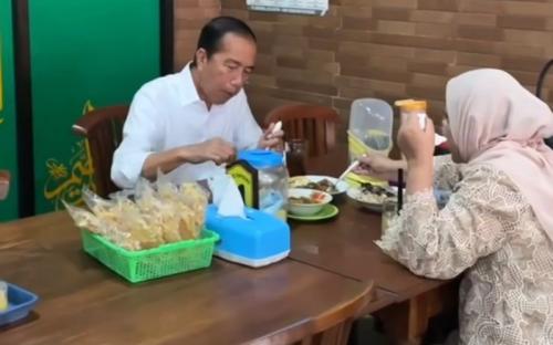 Pensiun Jadi Presiden, Jokowi Lebih Santai Unggah Momen Makan Bareng Istri