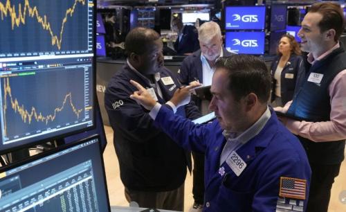 Wall Street Bersiap Hadapi Sinyal Inflasi hingga Kebijakan Donald Trump