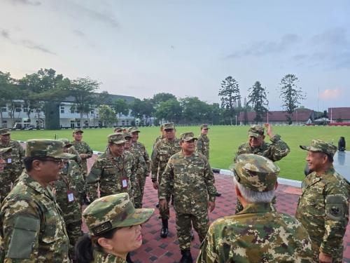 Pembekalan Kabinet di Akmil Magelang, Para Menteri Makan Ala Taruna Dipimpin Komando Lonceng