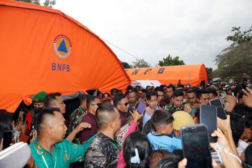 Tinjau Pengungsi Erupsi Gunung Lewotobi, Wapres Pastikan Kebutuhan Dasar Terpenuhi