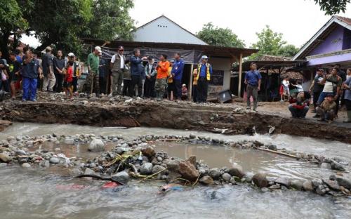 10 Jembatan di Sukabumi Putus Akibat Banjir dan Longsor, BNPB Siapkan Jembatan Portabel 