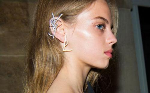 Pilihan Model Anting Emas Simple Elegan Populer saat Ini