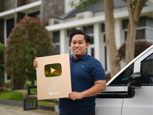 Cerita AD REVIEW Nikmati Pendapatan Tambahan dari YouTube Shopping Affiliates