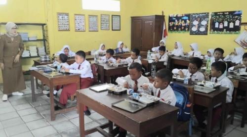 Kantor Komunikasi Presiden Tinjau Uji Coba Makan Bergizi Gratis untuk 3.018 Siswa di Bogor