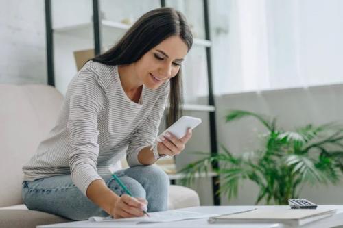 6 Cara Menghasilkan Uang dari HP untuk Ibu Rumah Tangga, Terbukti Cuan 