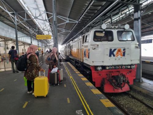 KAI Catat Lonjakan Penumpang di Stasiun Solo dan Yogyakarta selama Libur Akhir Pekan