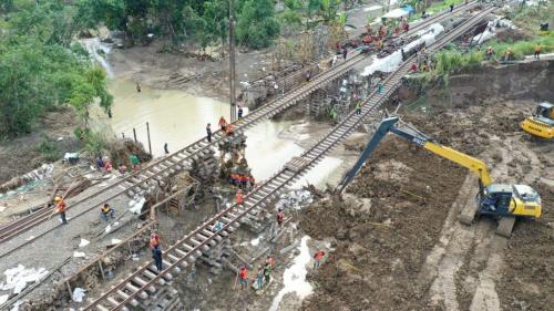 Kementerian PU Lakukan Penutupan Darurat Tanggul Jebol Sungai Tuntang di Tiga Lokasi