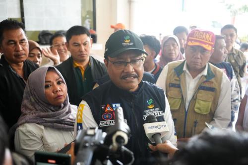 Mensos Temui Korban Banjir Jakarta dan Salurkan Bantuan Rp2 Miliar
