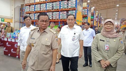 Sidak Pasar Induk Kramat Jati, Pramono Pastikan Stok Pangan Cukup hingga Lebaran