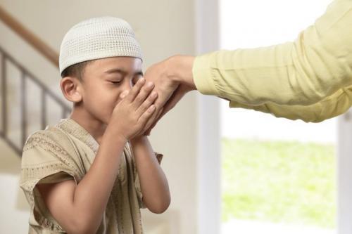 6 Tips Mengajari Anak Mengelola THR agar Bermanfaat dan Tidak Boros 