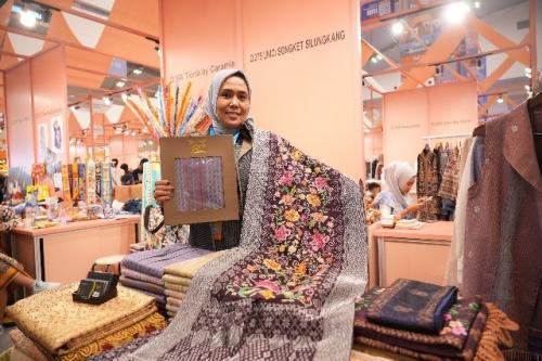 UMKM Songket Silungkang Tembus Pasar Global, Berkat Inovasi dan Dukungan BRI (BBRI)