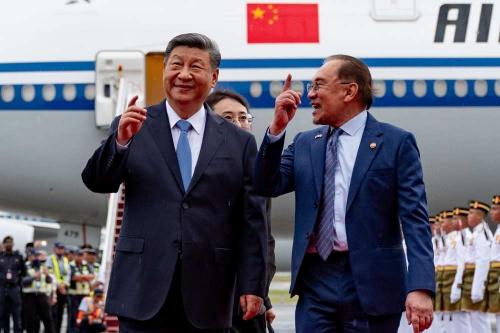 Tiba di Malaysia, Xi Jinping Sebut China Mitra yang Lebih Baik dari AS