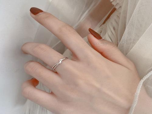 5 Model Cincin Emas yang Lagi Tren, Cocok untuk Lamaran 