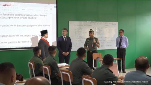 Kala Prabowo Ajak Macron Kunjungi Kelas Bahasa Prancis di Akmil Magelang