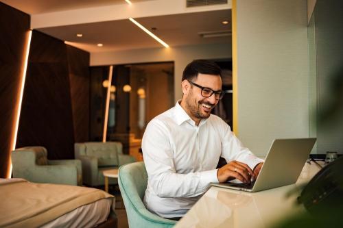 Hotel Strategis Dekat Pusat Bisnis: Pilihan Tepat untuk Efisiensi Waktu