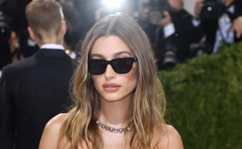 Hailey Bieber Jual Perusahaan Perawatan Kulit Rhode Seharga USD1 Miliar