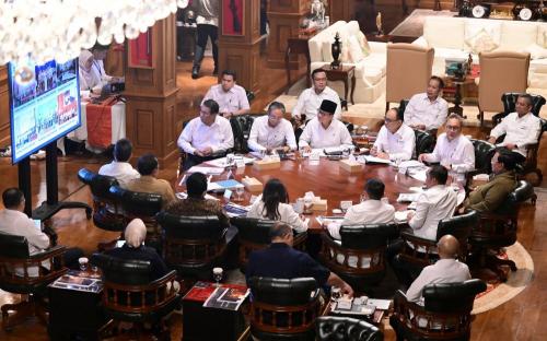 Ratas Bareng Menteri, Prabowo Ingin Percepat Pembangunan Sekolah Garuda