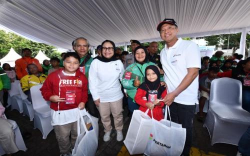 Lewat Program SESAMA, Pertamina Salurkan 1000 Seragam dan Peralatan Sekolah untuk Para Anak Ojek