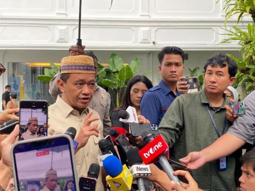 Prabowo Bentuk Satgas, Targetkan 100 GW PLTS dan Konversi 120 Juta Motor Listrik