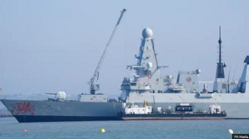 Inggris Kerahkan Kapal Perang ke Selat Hormuz — Risiko Harga Minyak dan Dampak ke Indonesia
