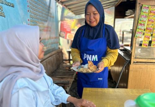 Perempuan Ini Sukses Kembangkan Usaha Rumahan, Jadi Andalan Transaksi Warga Lewat BRILink Agen