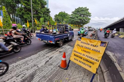 Anggaran Perbaikan Jalan Dipangkas, Ini Tanggapan Pengamat Transportasi