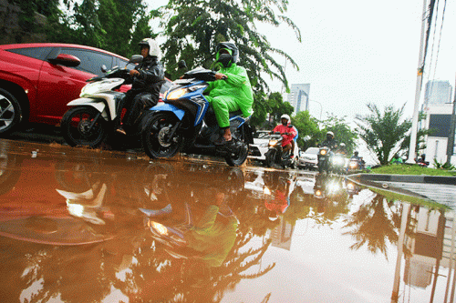 Kisaran Servis Motor Terendam Banjir, Ini Biaya Perbaikan yang Harus Disiapkan