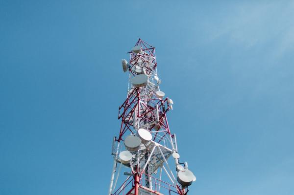 Dua Saham Telko EXCL-ISAT Kompak Melesat, Intip Proyeksinya