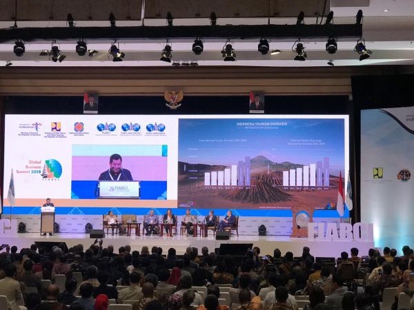 Harry Tanoesoedibjo Memberikan Materi Tentang Tourism and Property di FIABCI 2018