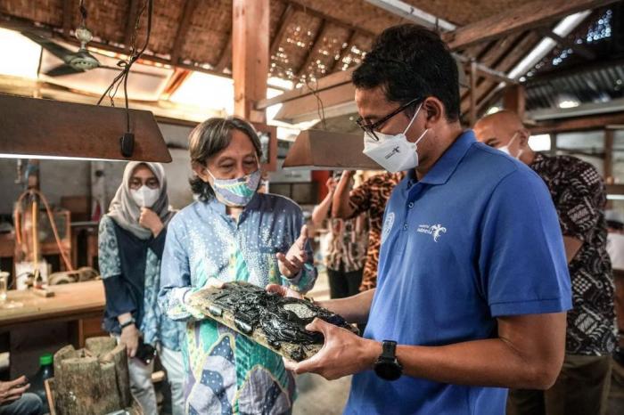 Bangkitkan Peluang Bisnis, Sandiaga Uno Minta Pengrajin Perak Kotagede