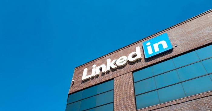 LinkedIn, memutuskan menutup layanan mereka di China.