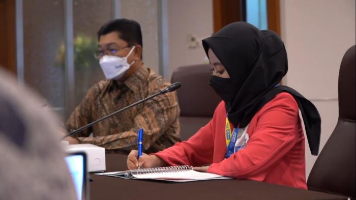 Jadi Dirut Bank Mandiri Sehari, Mahasiswi Undip Ini Tak Segan Beri Arahan. (Foto: Humas Undip)