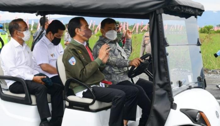 Menteri BUMN Erick Thohir mendampingi Presiden Jokowi (Jokowi) dalam peresmian pabrik biodiesel di Tanah Bumbu, Kalimantan Selatan. (Foto:MNC Media)