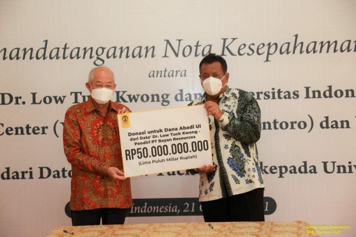 Taipan Dato Low Tuck Kwong Serahkan Donasi Rp50 M untuk Beasiswa UIÂ (Dok.MNC Media)