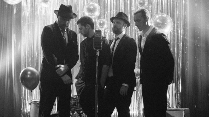 Panggung musik tur dunia Coldplay kini akan ditenagai oleh baterai listrik dari produsen mobil asal Jerman yakni BMW tipe i3. (Foto:
