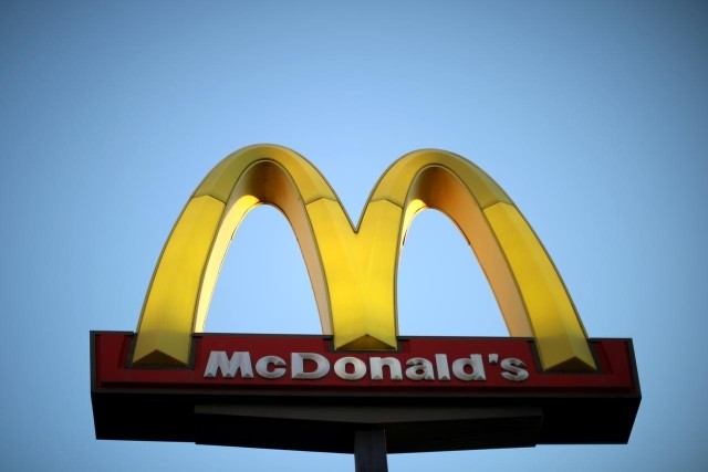 McDonald's adalah rantai restoran terbesar di dunia berdasarkan pendapatannya.