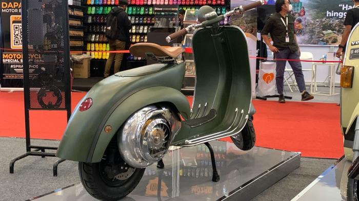 Mampir ke GIIAS 2021, Yuk Intip Vespa Jadoel Menteri Teten Masduki. (Foto: Azhfar Muhammad/MPI)