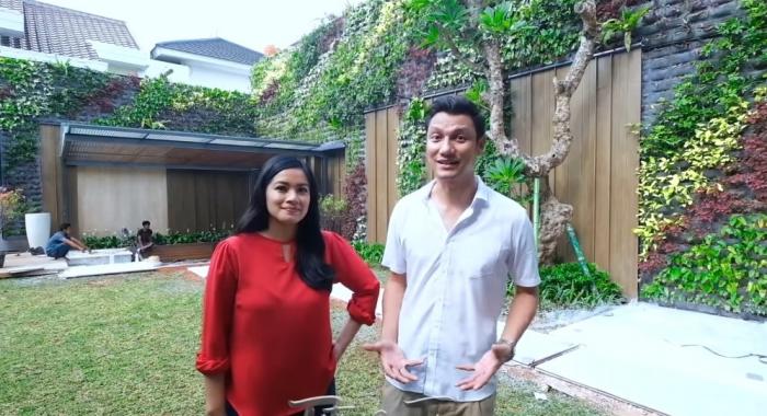 Christian dan Titi diketahui memiliki sejumlah usaha di antaranya kuliner ayam, kue artis, vila, media start up, hingga situs biro jodoh. (Foto: MNC Media)