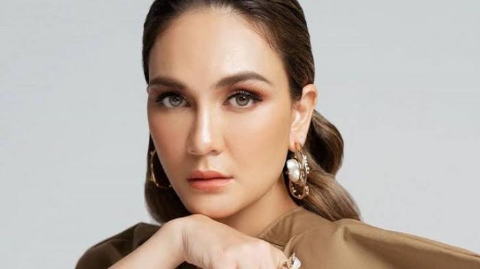 Jadi Bu RT Kemang, Berapa Sih Gaji Luna Maya? Cek di Sini Yuk (FOTO:MNC Media)