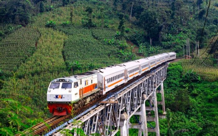 KAI mengubah operasional Kereta Api Jarak Jauh yang melibatkan KA Mutiara Timur dan KA Baturraden Express. (Foto: dok. KAI)