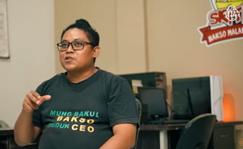 Kisah Sukses Pengusaha Bakso, Lunasi Utang Miliaran Rupiah dari Bakso Malang Frozen. (Foto: YouTube/Pecah Telur)