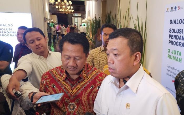 Menteri ATR/Kepala BPN membantah jika negara memberikan tanah gratis untuk memperlancar program 3 juta rumah.