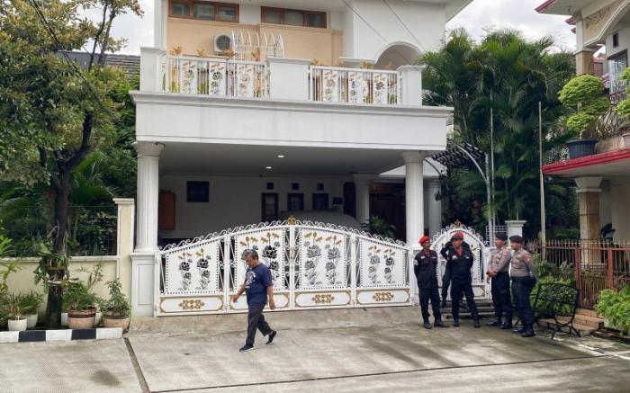 KPK menggeledah rumah milik Hasto Kristiyanto pada hari ini, Selasa (7/1/2025).