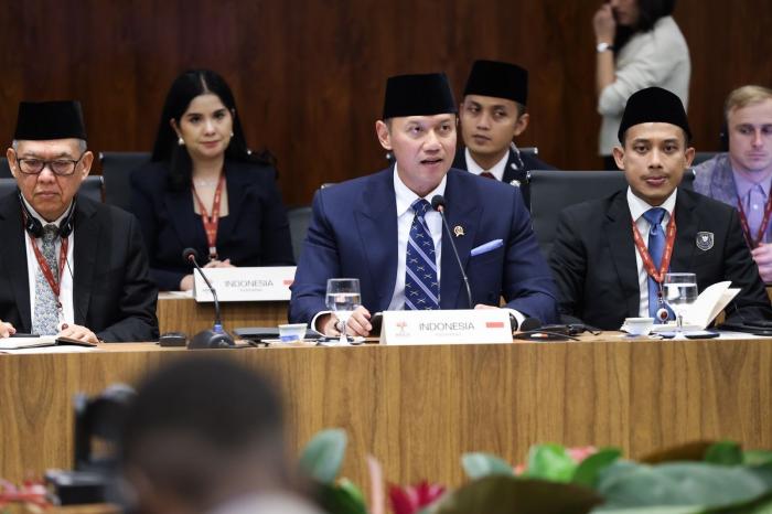 Menko IKP, Agus Harimurti Yudhoyono (AHY), menyampaikan pidato di Forum Urbanisasi BRICS yang digelar di Brasilia, Brasil, Senin (23/6/2025). (Foto: Ist.)