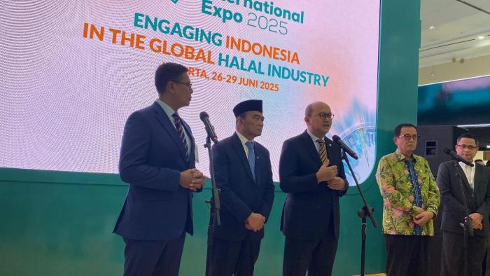 Kepala Badan Pengelola Investasi (BPI) Danantara, Rosan Roeslani (tengah). (Foto: IDXChannel/Anggie Ariesta)