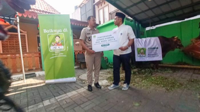 Astra Credit Companies (ACC), grup perusahaan pembiayaan, menyalurkan ratusan hewan kurban pada perayaan Iduladha 1447 H