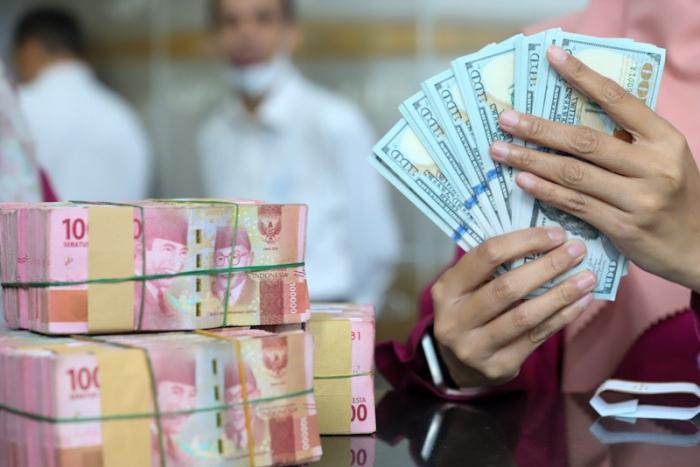Nilai tukar Rupiah hari ini ditutup Rp18.049 per dolar AS