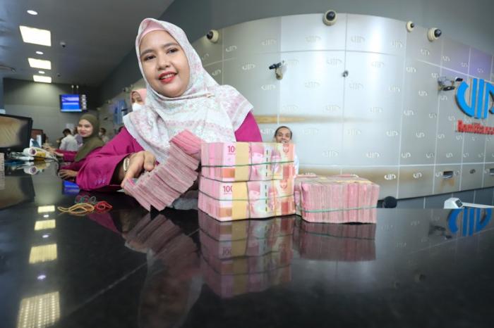 Rupiah menguat hampir 1 persen dalam sepekan ke level Rp17.860 per dolar AS